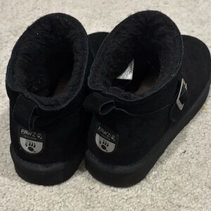 PAWZ Black Women Boots with Buckle